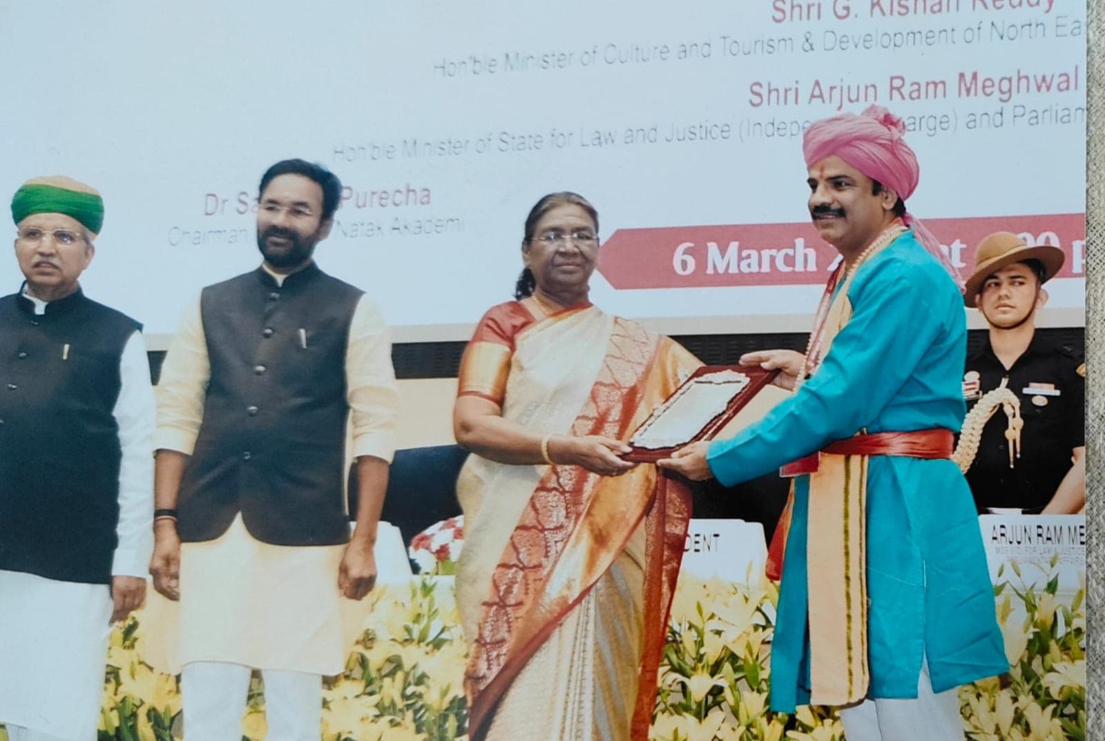 Dr. Rakesh Bhatt receiving National Award